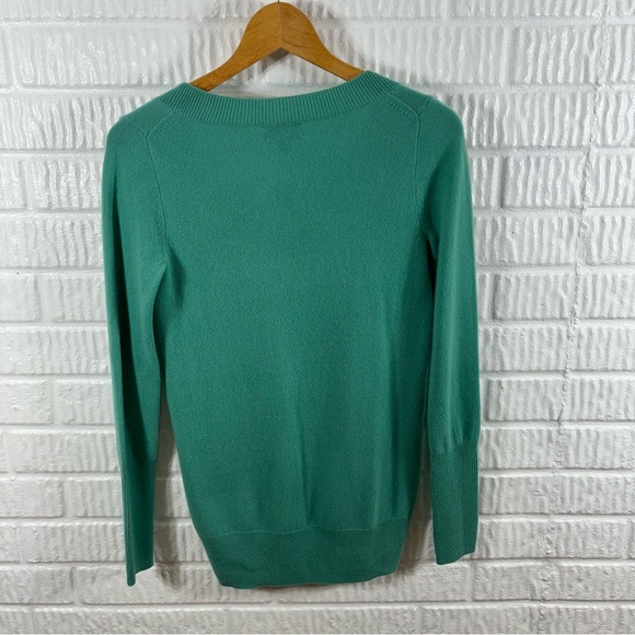 J. Crew Collection 100% Cashmere Kelley Green V Neck Sweater NWT XS - Picture 2 of 5